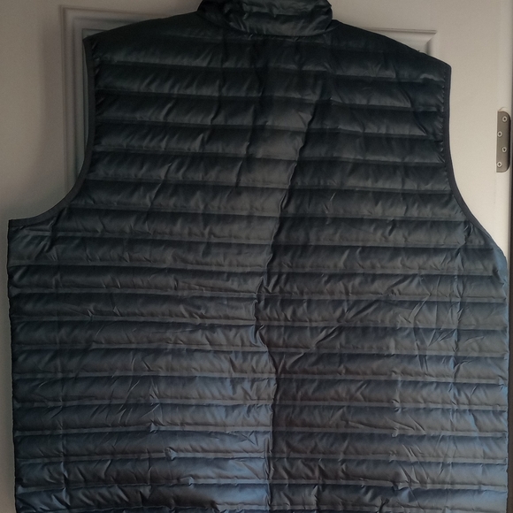 Colombia Men's Powder Light Quilted Vest - Picture 2 of 4